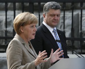 Петр Порошенко обсудил эскалацию ситуации на Востоке Украины с Ангелой Меркель