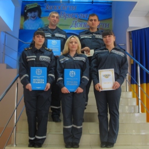 Запорожских спасателей-психологов наградили за безупречную службу
