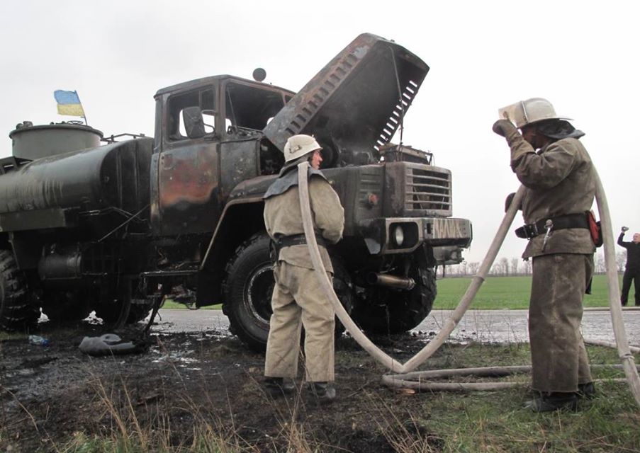 На запорожской трассе загорелся бензовоз с 10 тоннами топлива. Фото