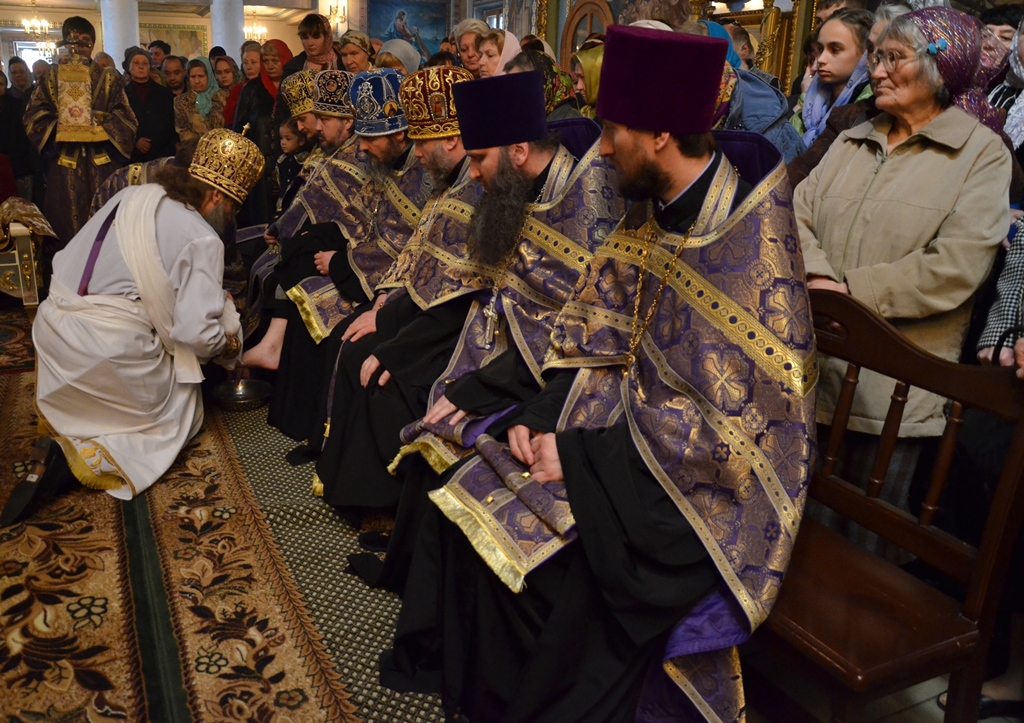 Сегодня в Запорожье архиепископ Лука омоет ноги  священнослужителям