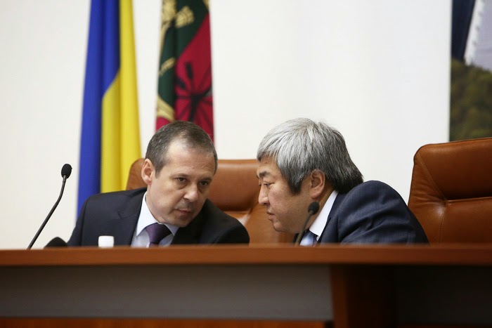 Секретарь запорожского горсовета зарабатывает меньше мэра