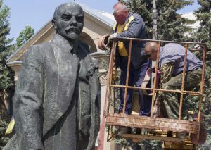 Запорожцы  попрощались со вторым Лениным за неделю