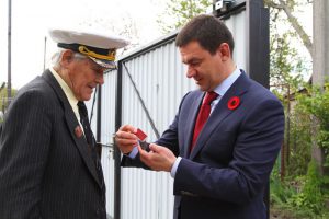 Запорожским ветеранам ко Дню Победы напечатали новые медали