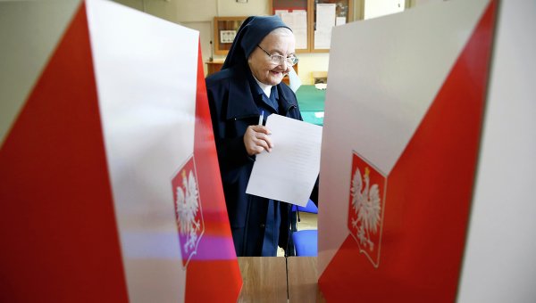 В Польше на выборах президента побеждает оппозиционер - экзит-полл