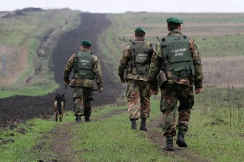 Пограничники у линии АТО ликвидировали скрытый склад оружия