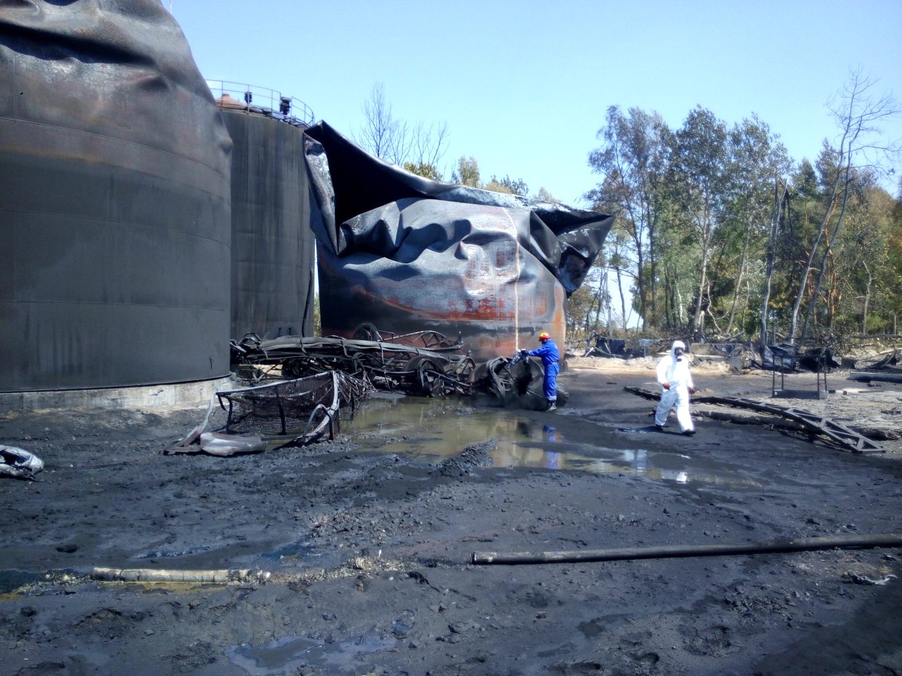 ГСЧС: огня на территории нефтебазы под Киевом нет