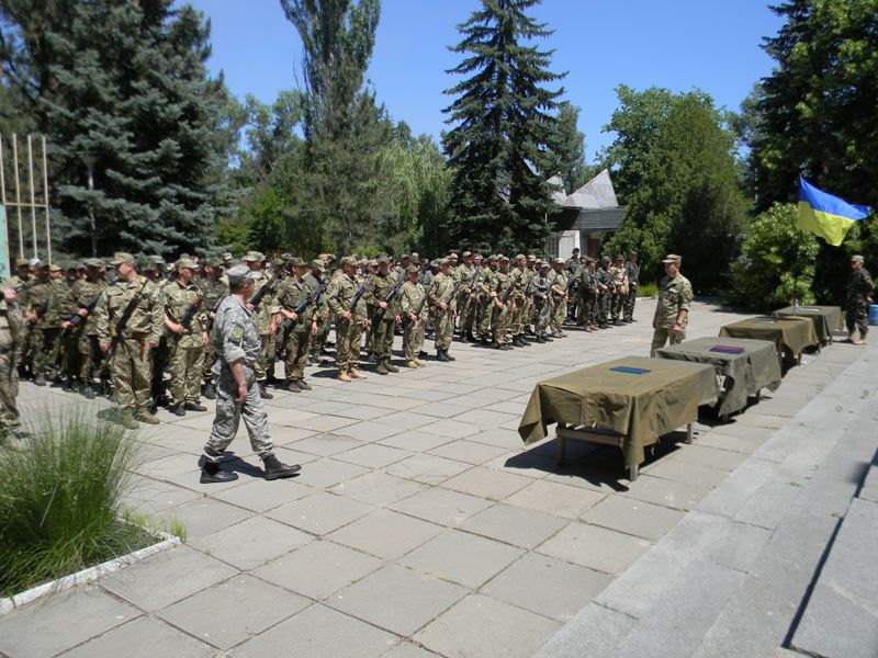 Военные намерены призвать на июньские сборы 500 запорожцев