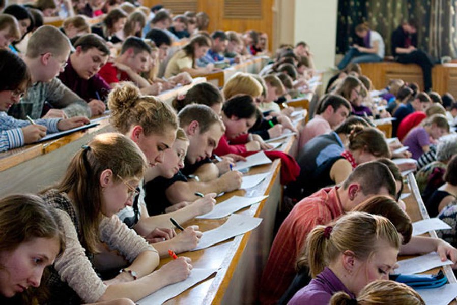 В Украине 70% студентов хотели бы учиться за рубежом