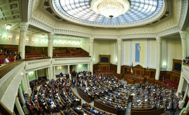 Принятый закон о реструктуризации валютных кредитов критикуют в правительстве, Нацбанке  и Блоке Порошенко