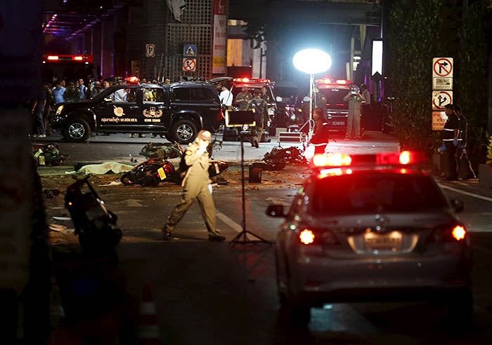 Минобороны Тайланда уверен: бомбу бросали в иностранцев с целью нанесения ущерба туризму и экономики страны (обнародованы фото взрыва)