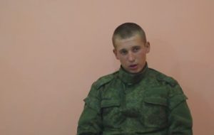 В сети появилось видео допроса задержанных военных РФ