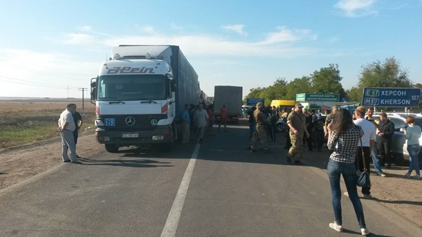 Второй день блокады Крыма в фото и видео