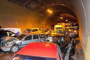 В ДТП в Болгарии попали сразу 50 автомобилей: опубликованы фото
