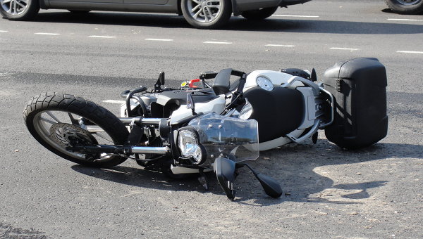 В Запорожье в ДТП пострадали водитель и пассажирка мотоцикла