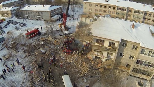 В сети появилось видео, как хабаровские спасатели вытаскивали людей из-под руин взорванного жилого дома