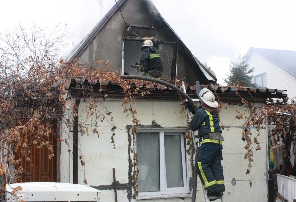 Запорожские спасатели ликвидировали крупный пожар
