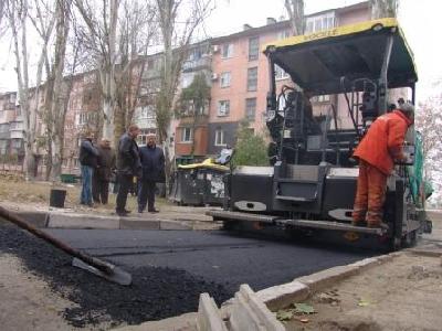 В Коммунарском районе Запорожья занялись ремонтом дорог