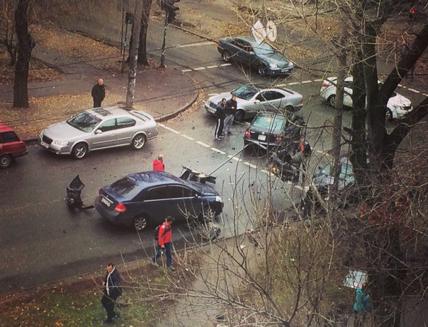 Очевидцы выложили в сеть фото аварии в центре Запорожья