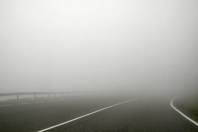 Из-за тумана запорожских водителей просят быть осторожными на дороге