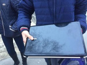 Воспользовался открытым окном: в Запорожье местный житель украл у иностранца ноутбук