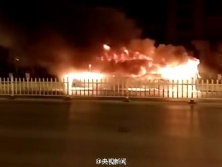 В Китае сгорел пассажирский автобус, 17 погибших