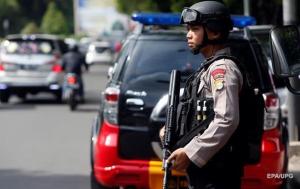 В центре Джакарты прогремела серия взрывов