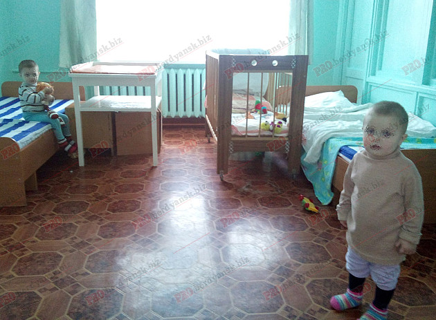 В Бердянском районе горе-мать оставила троих детей