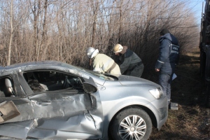 ДТП под Васильевкой: Спасатели доставали авто из кустарников с помощью бензопилы