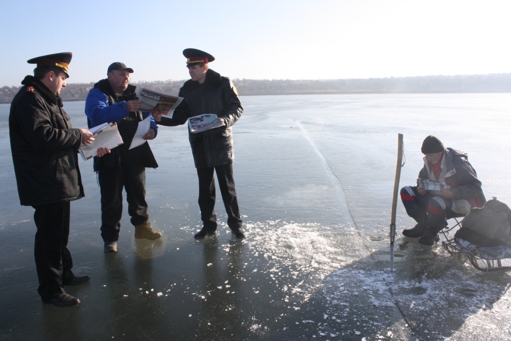 Не послушались: В Запорожье 500 любителей «экстремального отдыха» вышли на рыбалку