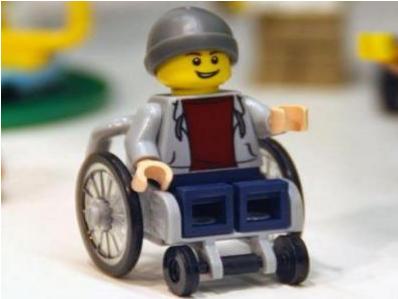 «Лего» выпустит куклу с особыми потребностями