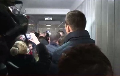 Экс-торнадовцы штурмуют киевский суд