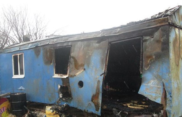 В запорожском сквере горел строительный вагончик