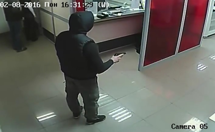 Появилось видео ограбления банка в Шевченковском районе Запорожья