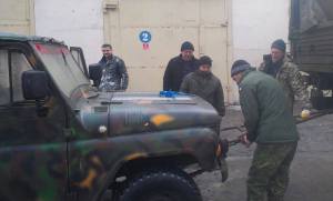 Запорожские волонтеры отправили в зону АТО отремонтированный боевой УАЗ