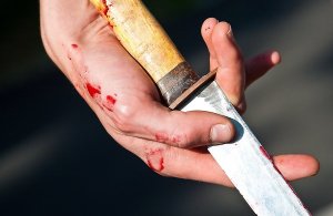 В Запорожье подрались двое мужчин – один в больнице с ножевым ранением
