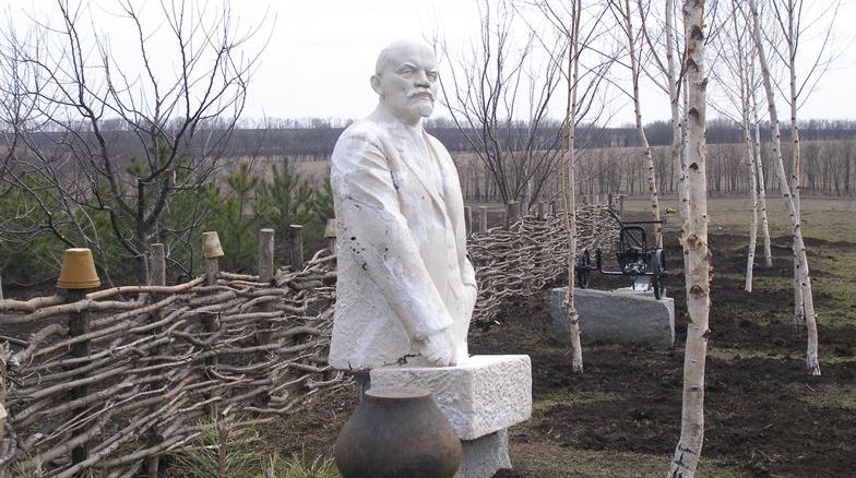 В Усадьбе Попова могут «поселиться» все памятники Ленину, которые будут демонтированы в регионе
