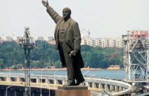 В пятницу запорожские депутаты проголосуют за демонтаж памятника Ленину