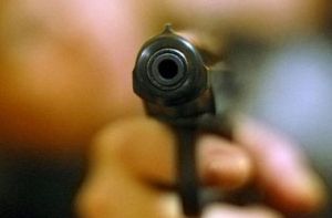 Стрельба на почве ревности: Правоохранители разыскивают вооруженного злоумышленника