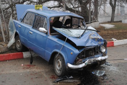 Ирония судьбы: На улице Счастливой столкнулись две легковушки –пострадал водитель и пассажир