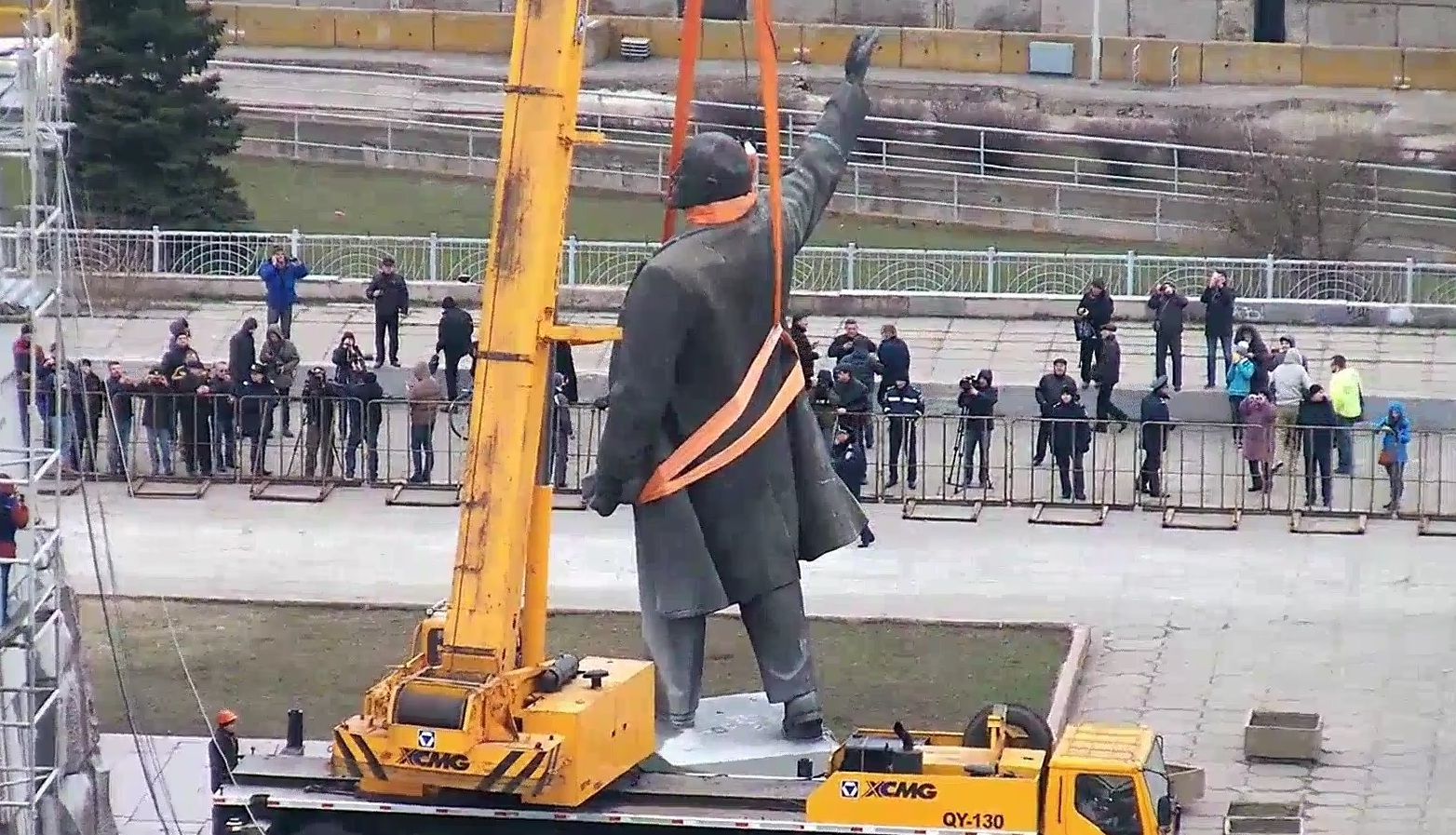Сдался: Памятник Ленину 