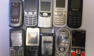 Оптовое преступление: Заключенным пытались передать сразу 11 мобильных телефонов