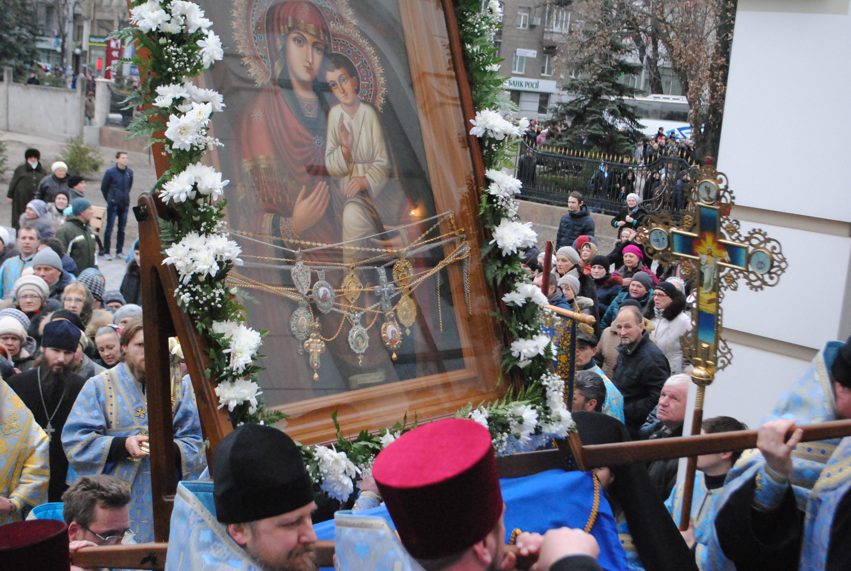 Чудотворная икона в Запорожье: Крестный ход по проспекту Соборному  в фотографиях