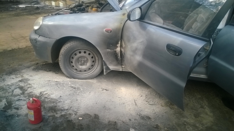 В центре города загорелся автомобиль – водитель погиб на месте