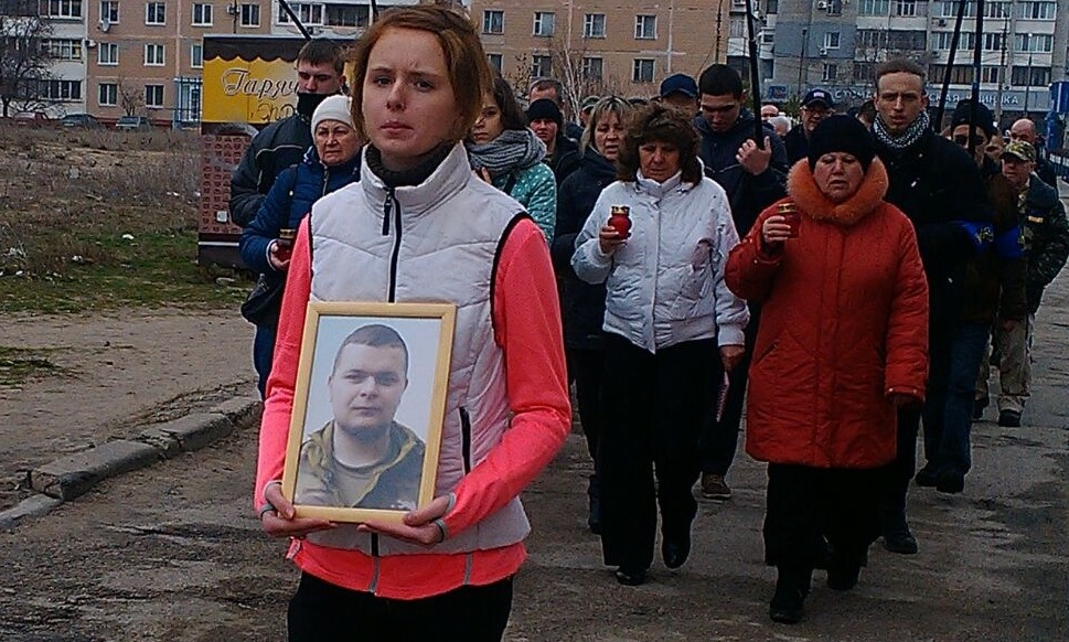 Запорожцы почтили память погибшего бойца АТО, пройдясь по его школьной тропе