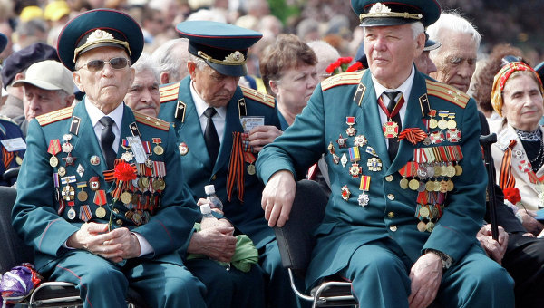 Запорожские чиновники и депутаты придут домой к ветеранам