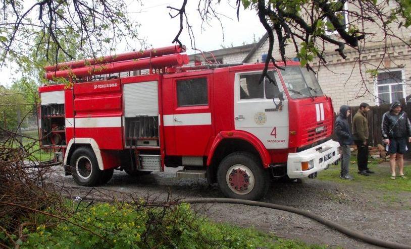 Вторая смерть от пожара за сутки: Спасатели тушили частный дом
