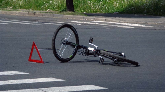 В Запорожской области молодой парень на «Джили» сбил велосипедиста