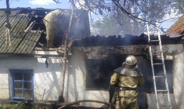 В Запорожской области масштабный пожар уничтожил хозпостройку