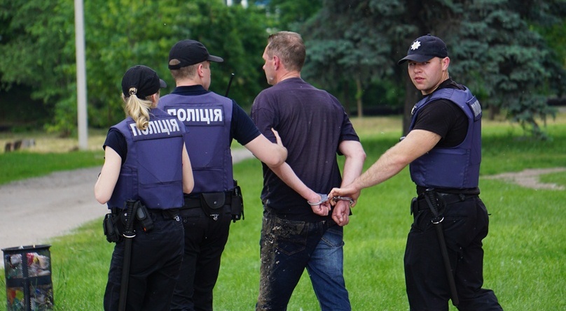 В Запорожье день пограничника закончился дракой - один человек задержан - фото, видео