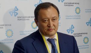 Вместо дорог - ямы: Во время поездки в Бердянск губернатор пробил два колеса